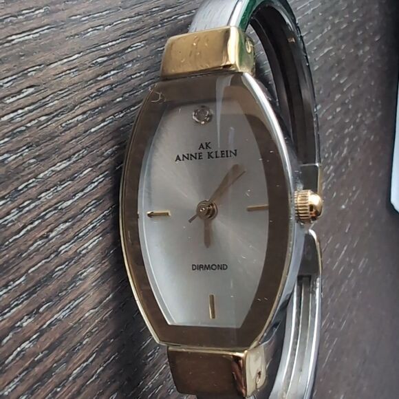 Anne Klein diamond stone silvertone bracelet watch offers welcome - Picture 7 of 8